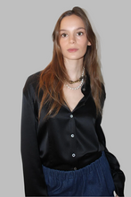 Load image into Gallery viewer, Fitted Shirt - Black stretch