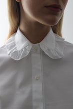 Load image into Gallery viewer, Round ruffle shirt Oxford white