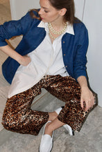 Load image into Gallery viewer, Slim pant -Leopard silk
