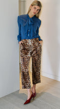 Load image into Gallery viewer, Slim pant -Leopard silk
